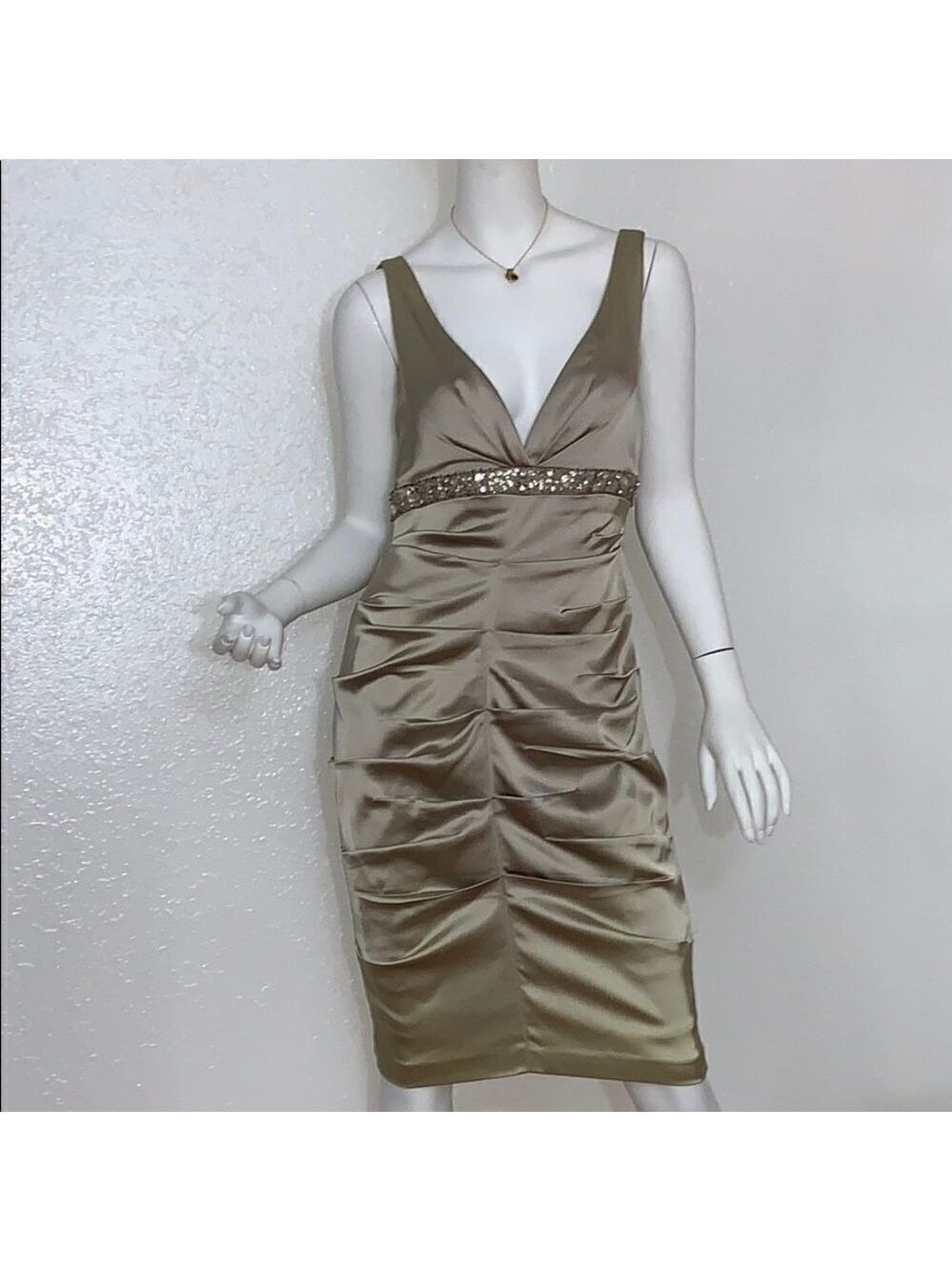 WOMEN’S XSCAPE CHAMPAGNE SATIN BODYCON DRESS SIZE 12 ROUCHED STRETCH COCKTAIL - Picture 2 of 7